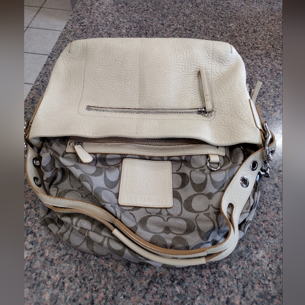 Coach East West Tassel Pebble leather beige Shoulder bag - Picture 12 of 17